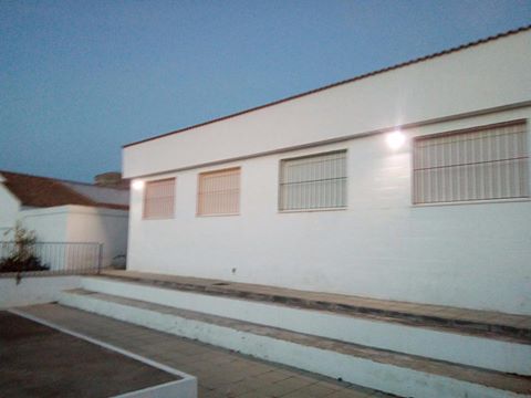 Finalización de la instalación de luces y equipamiento de mobiliario en el nuevo Centro Cívico de Los Silillos 1