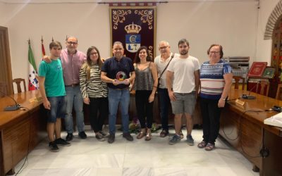 LA ASOCIACIÓN CIGÜEÑA VISITA EL AYUNTAMIENTO CON EL PREMIO ANDALUCÍA JOVEN