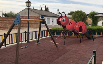 NUEVO MOBILIARIO EN EL PARQUE 1º DE MAYO DE CAÑADA DEL RABADÁN
