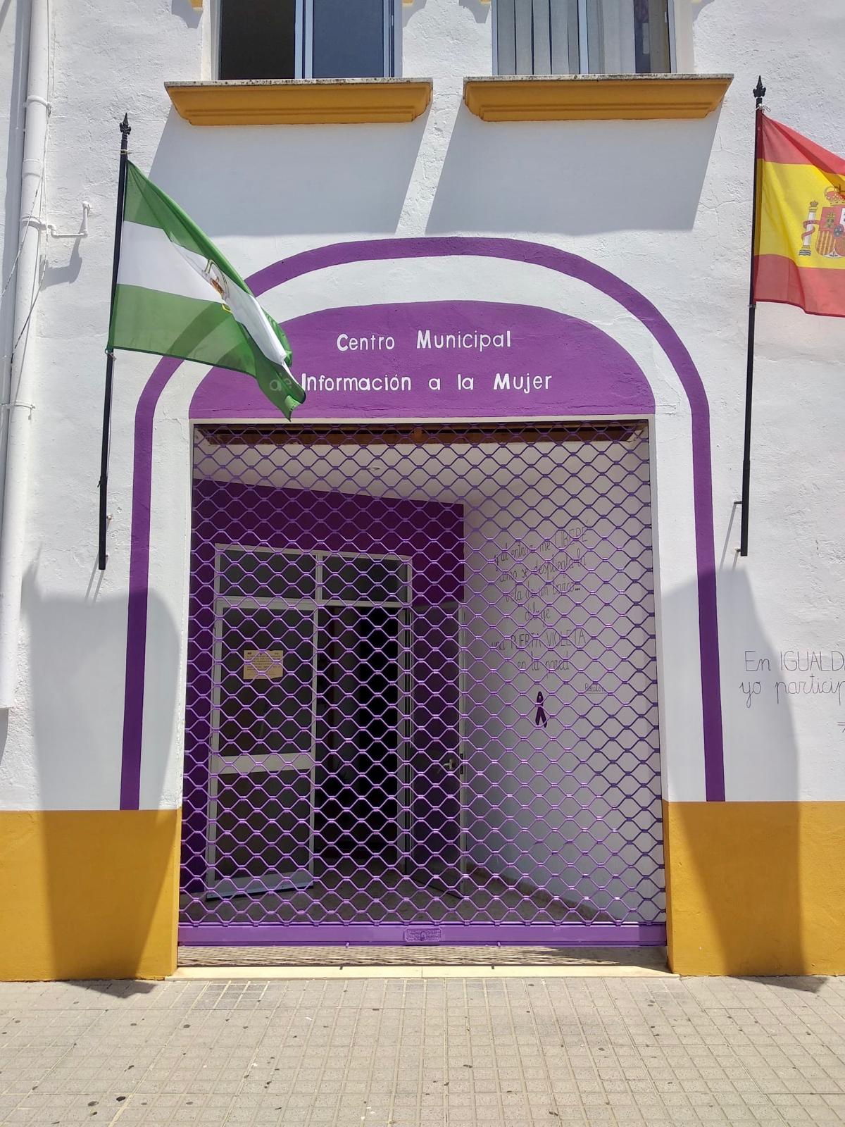 Puerta violeta Centro de la Mujer Fuente Palmera