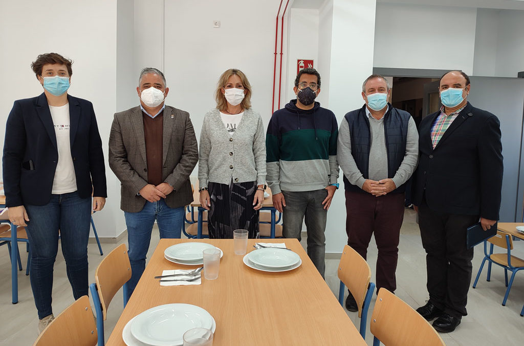 VISITA DE LA DELEGADA DE EDUCACIÓN AL COMEDOR ESCOLAR DE EL VILLAR