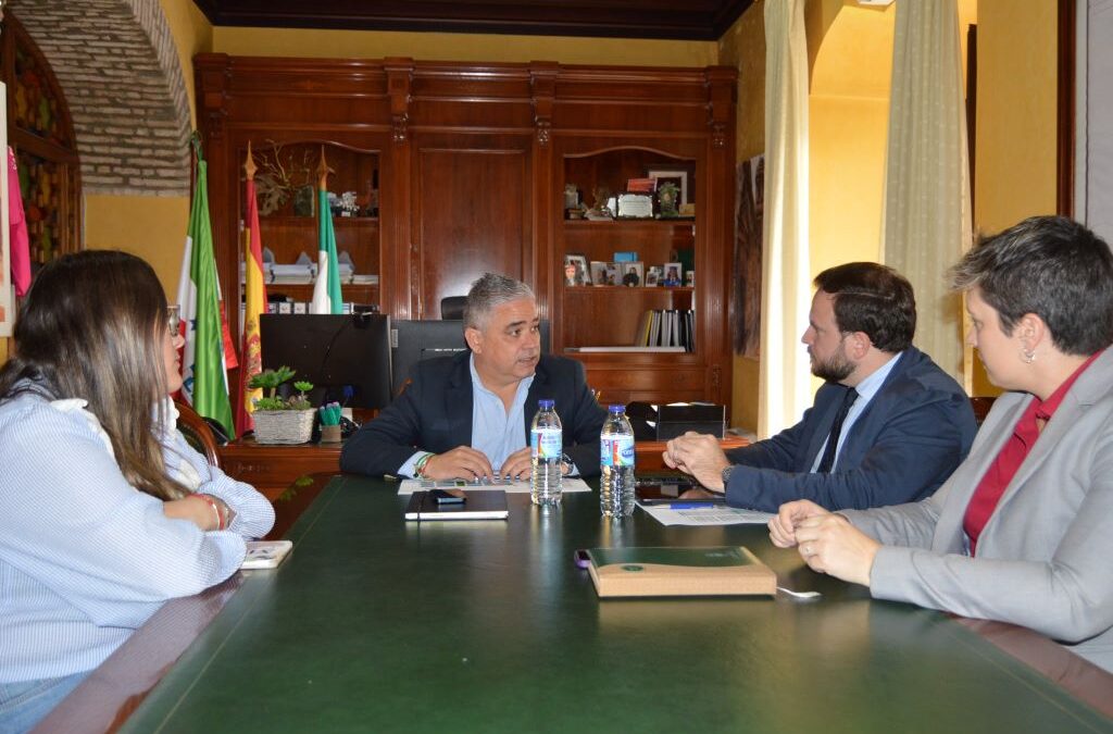 Visita institucional de Agustín López, delegado provincial de Economía de la Junta de Andalucía