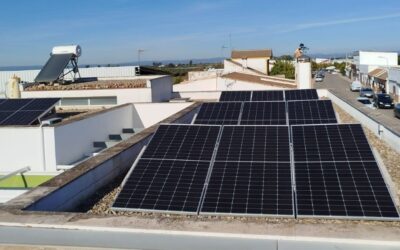 Instalación de planta de energía solar fotovoltaica en la EI Rocío Luna de Cañada del Rabadán